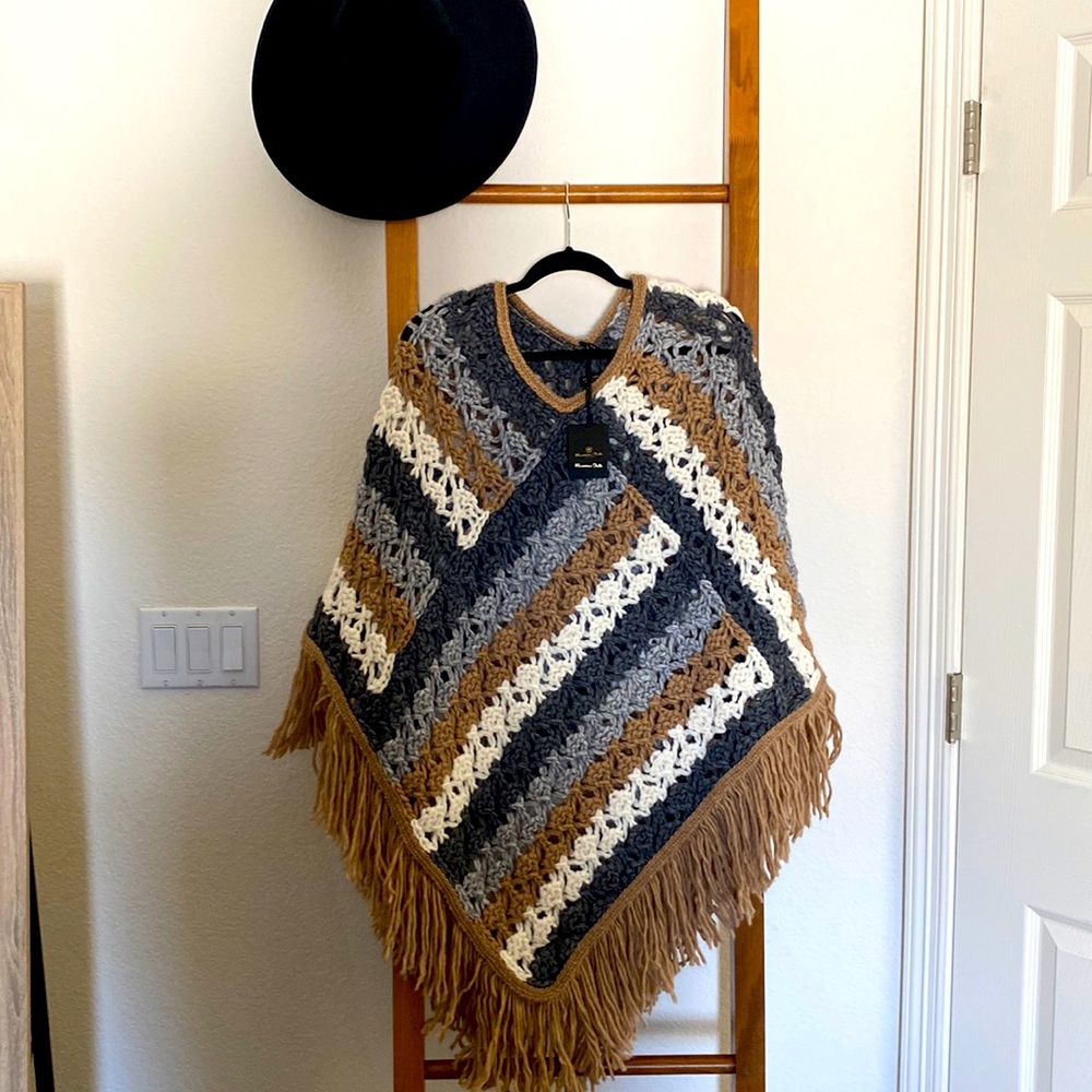 Beautiful Boho chic knit poncho with fringe NWT